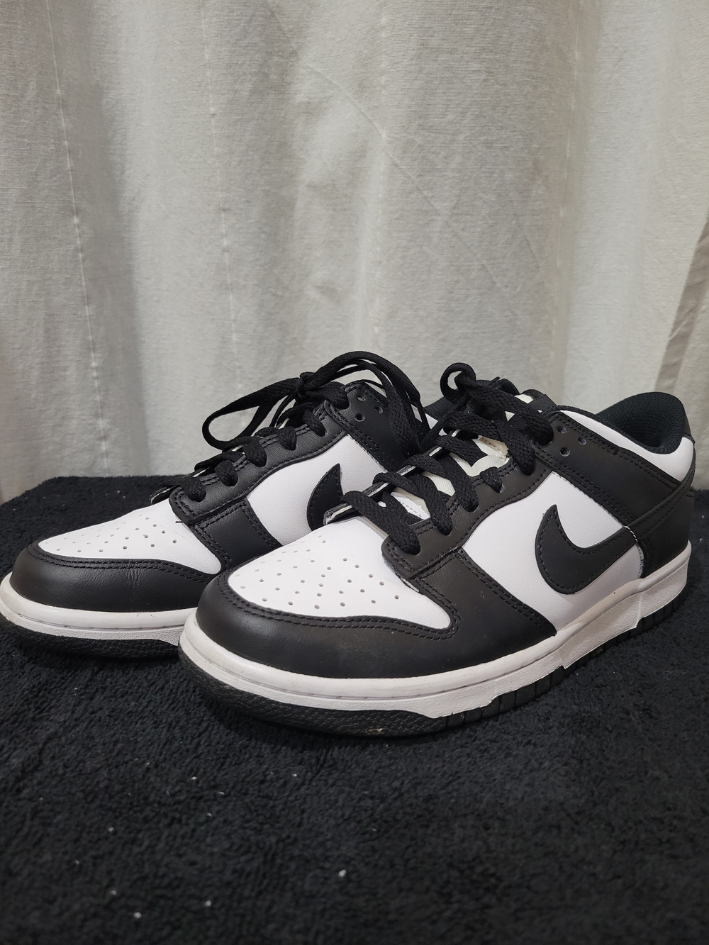 Nike Dunks (Panda) YOUTH 6.5 Low-Top Sneakers - Classic Contrast Design